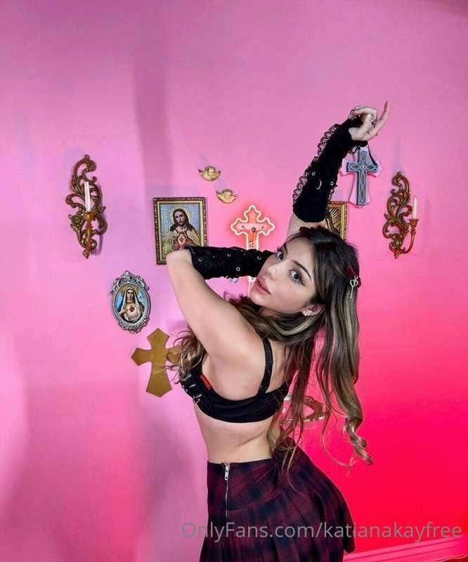 get on ur knees & worship me !!!!