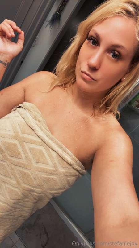 Who wants a shower cum video? Usually my customs start at 40..