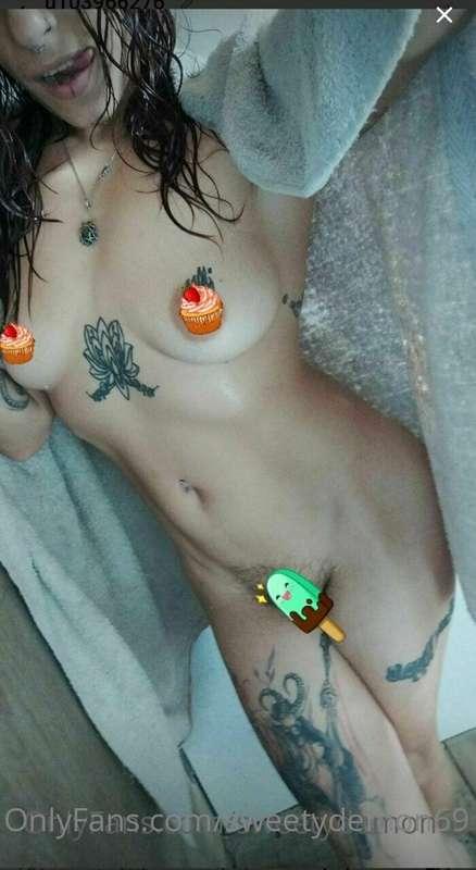 Do you want to see me play in my shower???? 💦💦🌴