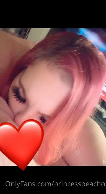I’m giving away a COCK SUCKING BUNDLE 😋💦😜 

I LOVE GIVING BL..
