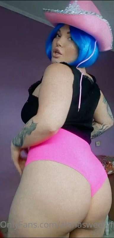 I'll be your rider, daddy,
 let's see how long I can ride yo..