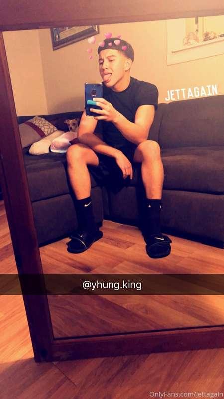 Here’s a set of old pics of ya boy😛 tumblr era. Which ones y..