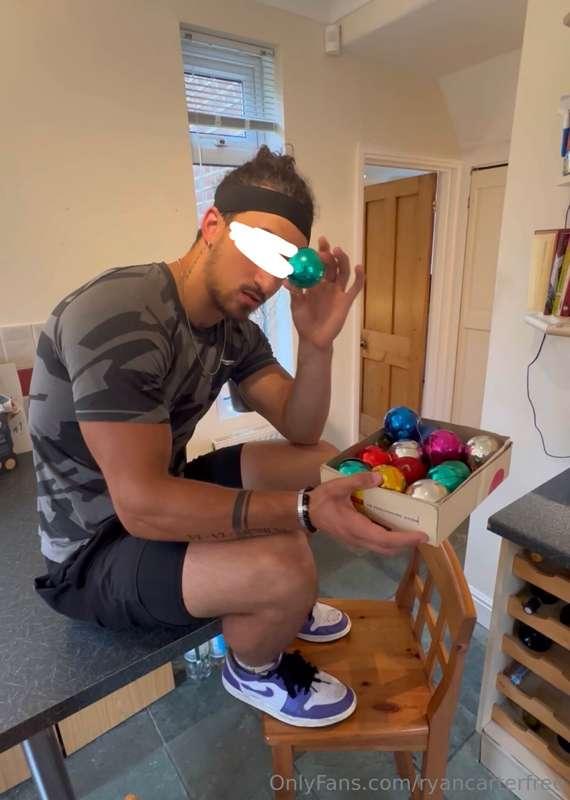 🎥 Christmas is over! Crush time with another alpha gym bro 👟..