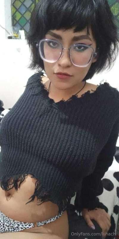 Hace tanto frío que toca dormir con suéter 😢