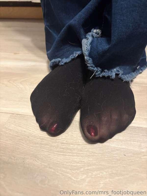 mrs_footjobqueen image #4