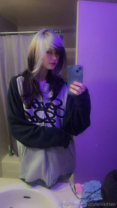 Are you giving me a boyfriend sweater? 😍