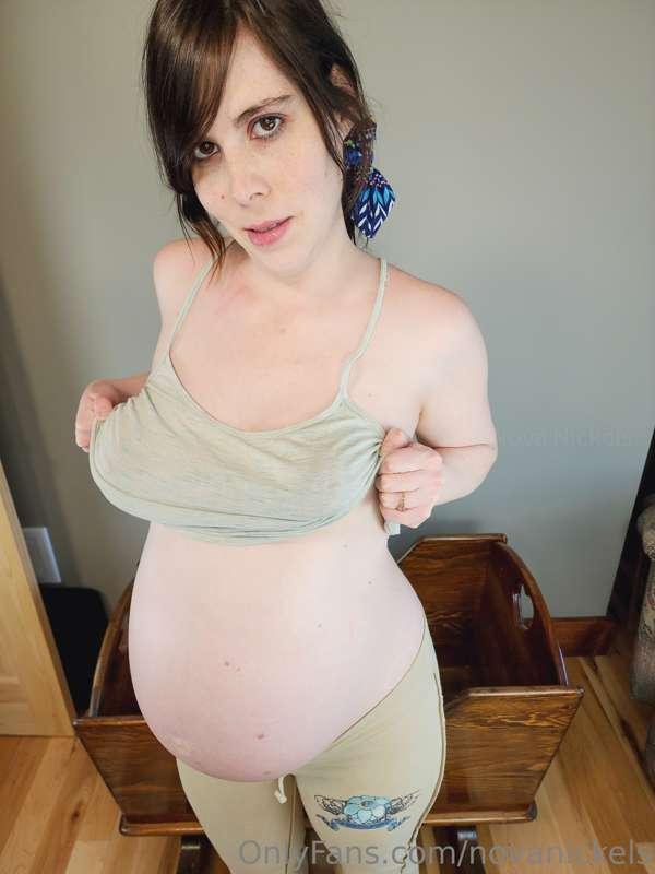 My pregnant pussy needs more attention please 😜