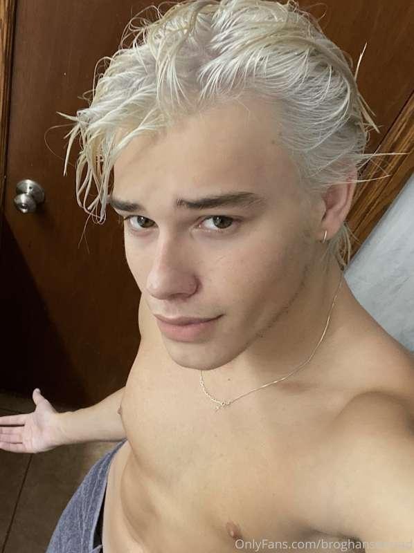 I wasn't quite sure about bleaching my hair, but it's growin..