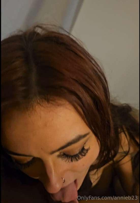 Let me know if you want my new video😈I suck... and squirt💦😈