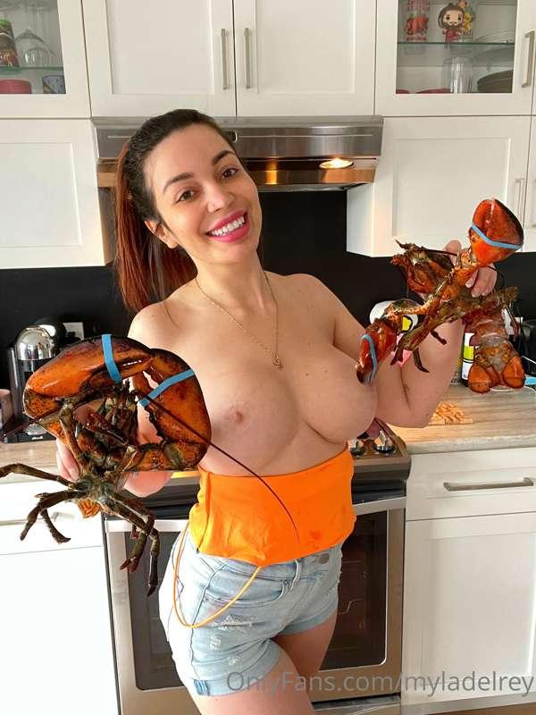 i may not be a top chef but nobody knows how to cook seafood..