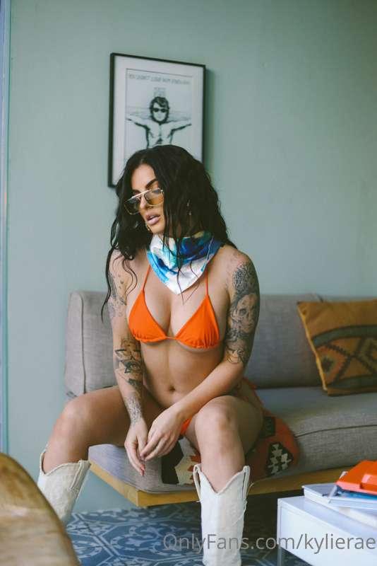 Waiting for summer like…. 👀

Swipe to have me straddle a cha..