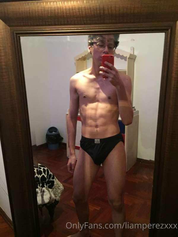 Some mirror selfies 😘