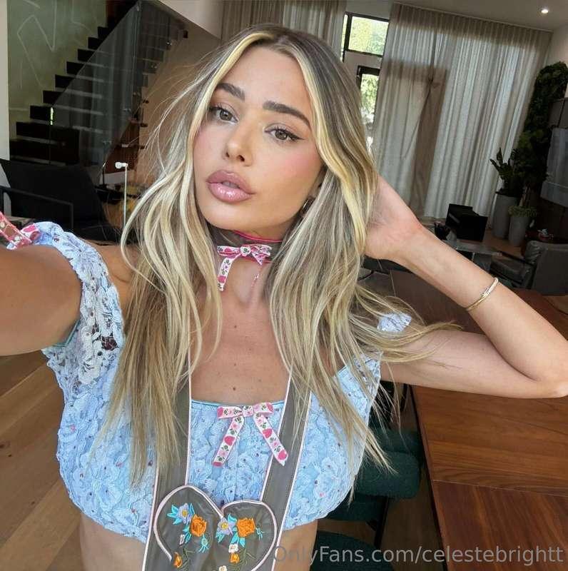 Everyone who sends me a 💋 emoji gets a freebieeeee ;)