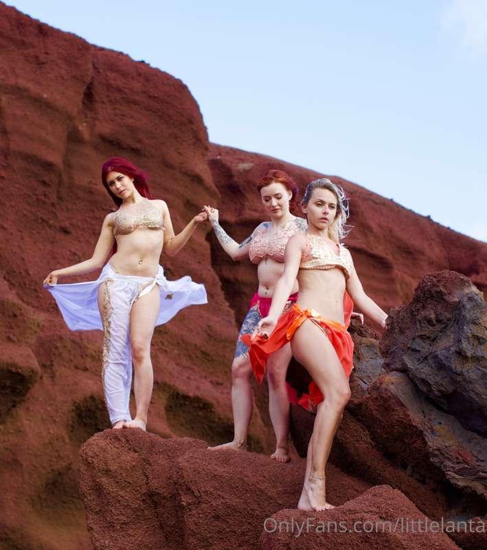 🏜 Rock goddess 🏜
@toychloe @evaray
