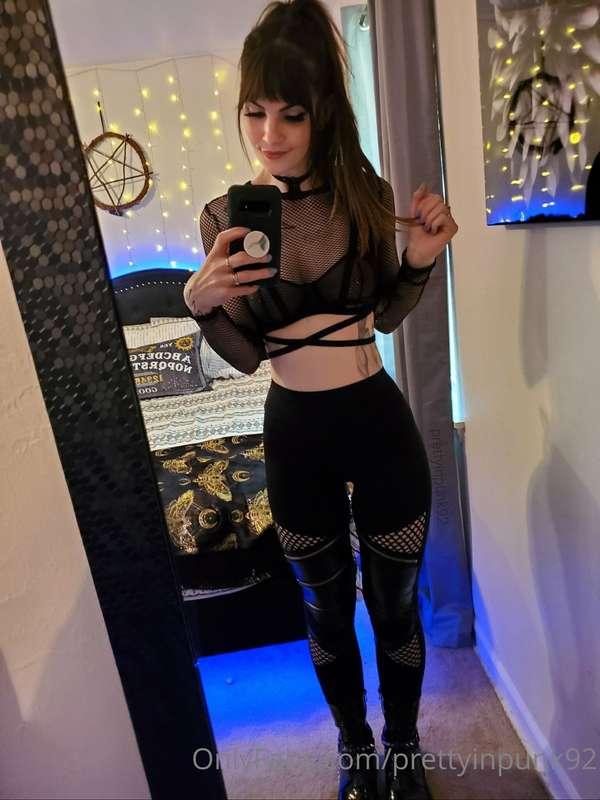 The mesh bra probably means this shouldn't be my outfit of t..