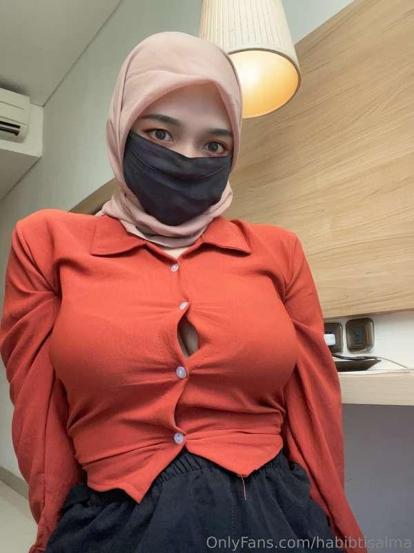 "Do you like to peek?🥵💦