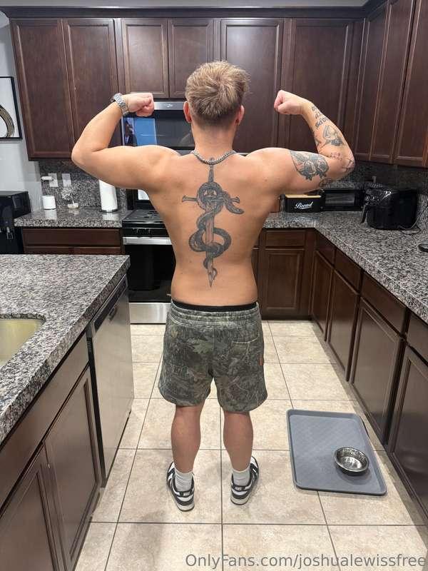Wanna hit the gym with me? 👀💪🏼