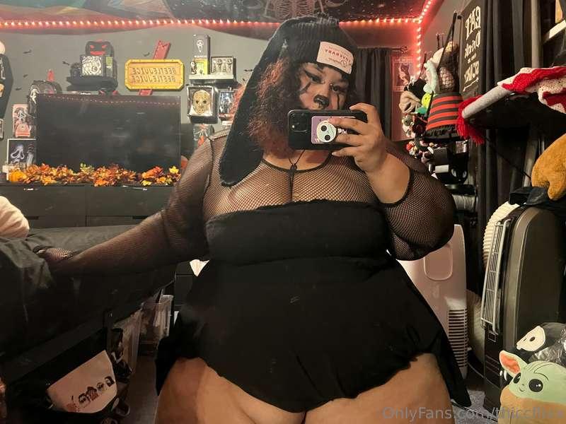 Can I put my clown tits on your forehead~? ❤️🖤🤍
