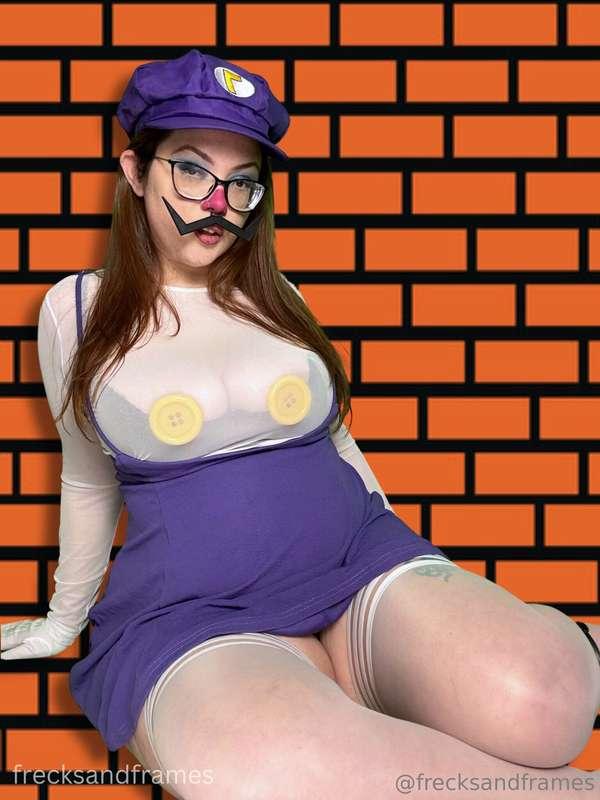 waluigi cosplay 💜

suddenly you're attracted to waluigi, and..