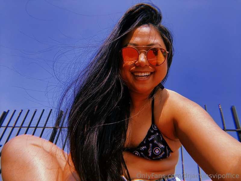 Let’s be honest, summer looks good on me right? 😏 (Fun fact:..