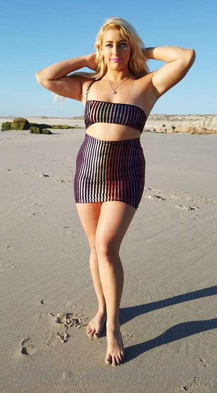 Getting crazy at the beach hehe 🙈 video in your inbox now or..