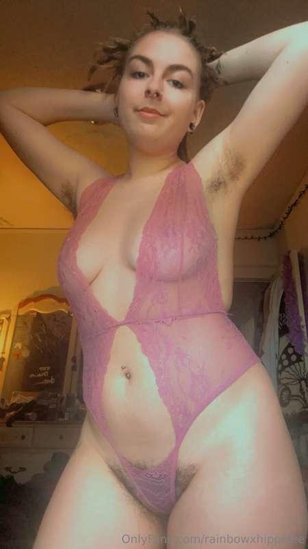 Lick my armpits 😜 then my hairy pussy 😈