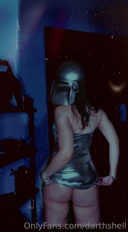 Like my new beskar dress? It was so hot when the armourer po..
