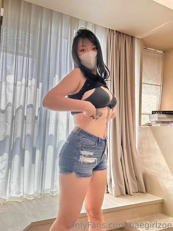 Good morning babe! :3 Do you like my outfit?