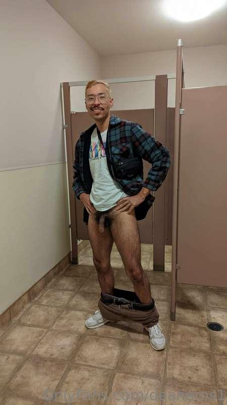 Gotta love bathroom foolery