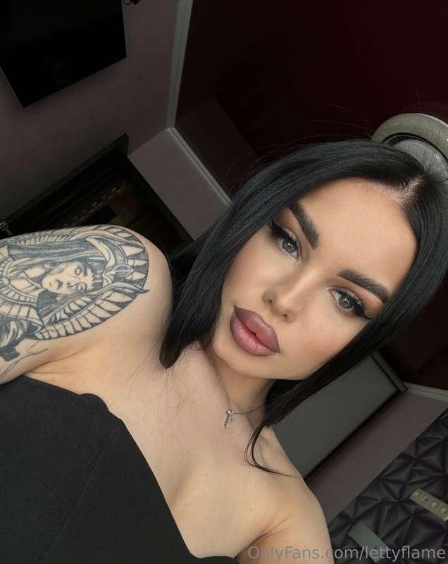 Accidentally took a selfie… now you have to like it😉💋