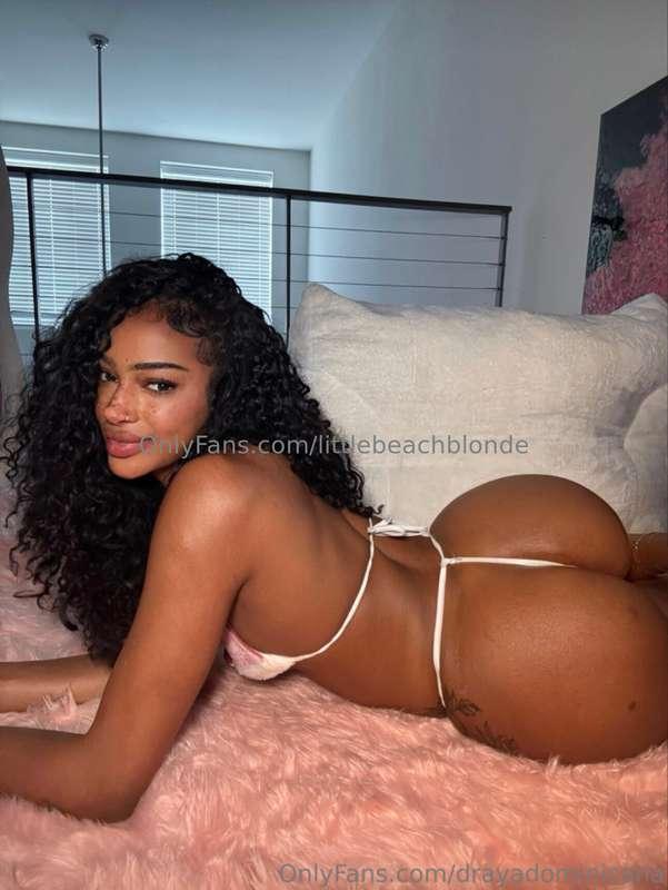 freckled dominican beauty @drayadominicana is a Onlyfans NEW..