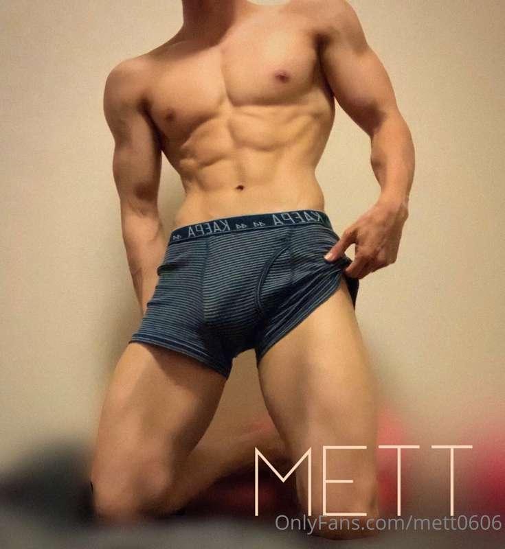It was a photo shoot with just one pair of pants☺️
