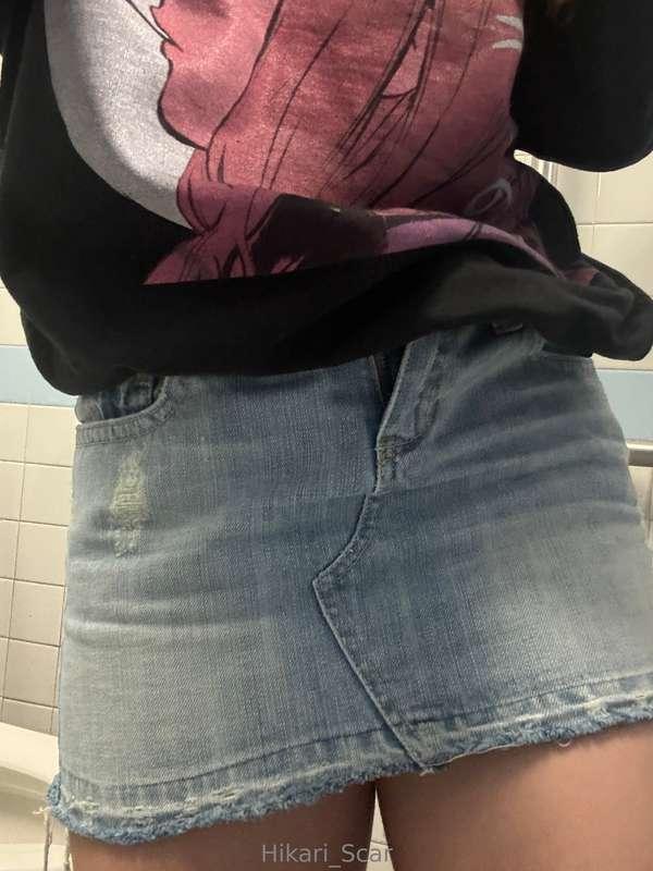 Quick peek between classes 👀todays fit 