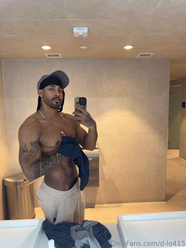 I'm bored who wants to hang🤭