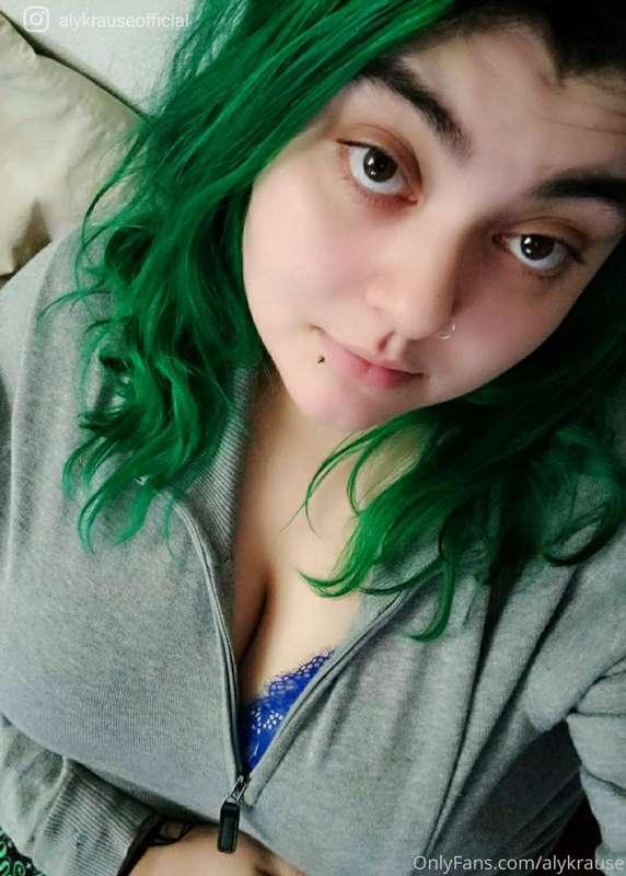 Just some amateur shots while goofing around at home. Enjoy!..