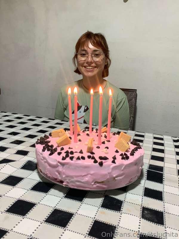 Acaso fotito de cumpleaños? Jiji ya sé que me veo muy poco s..