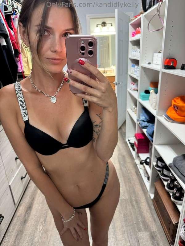 Been working on my tan lines 👙