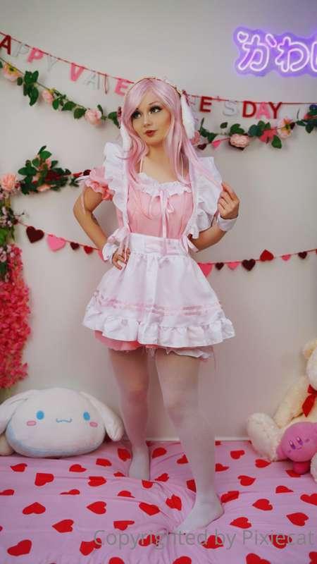 Did anyone call for the maid? 😘