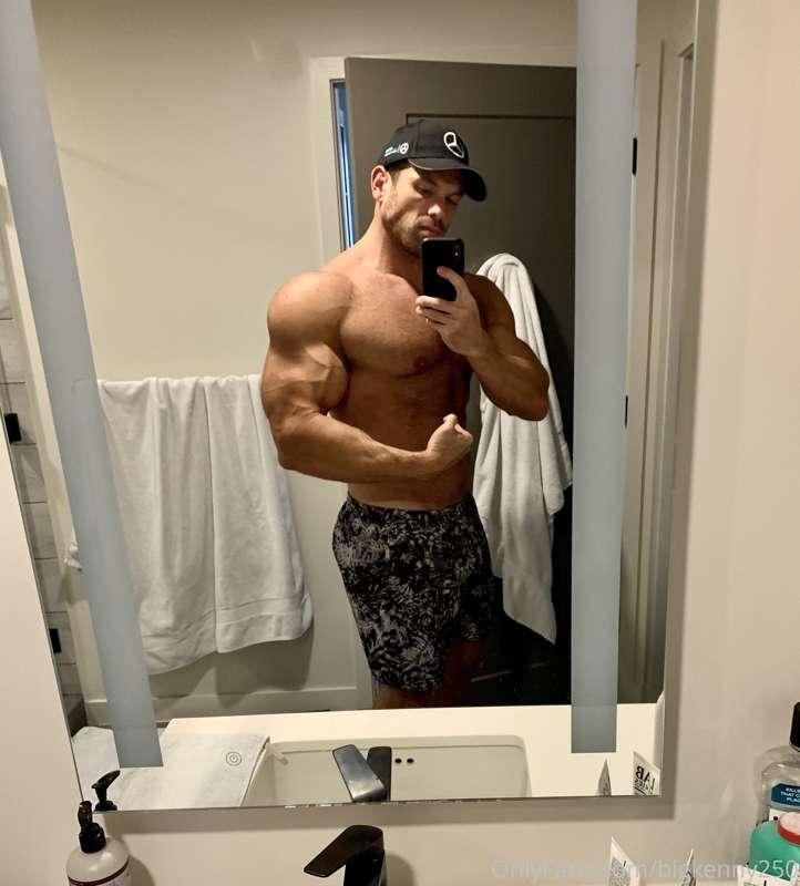Headed to the pool 🤴🏻💪🏼☀️