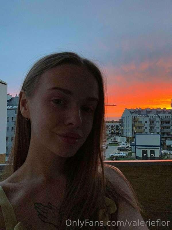 Ah, sunsets are my weak spot! 🌅💕 When the sun begins to slip..