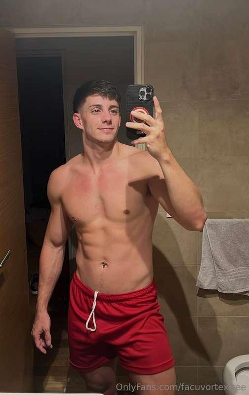 Hola ❤️‍🔥Te espero en Onlyfans.com/FacuVortex 😈🤫