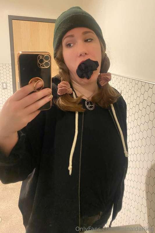 jess
bored at work, panties in mouth, 2023
iphone
2 x 3
