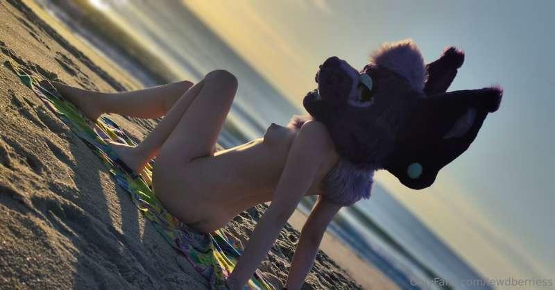 lewdberriess image #11