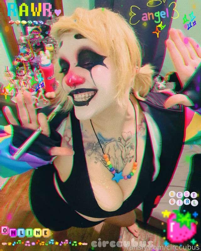 Hang out with this silly rainbow clown slut in her messy room while she smokes enough weed that she starts begging for your cock 🤡💕

#clowngirl #bbw #smoking #makeup #gothclown #cosplay 