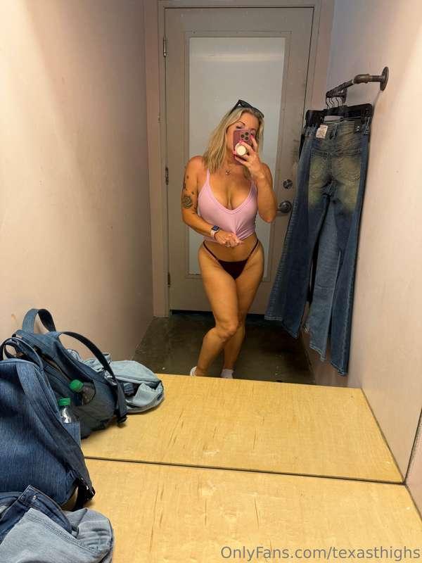 Fitting room shennanigans 🥰