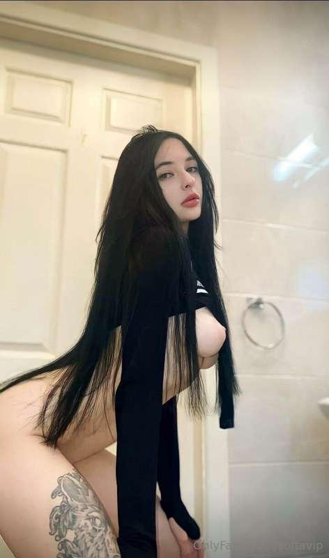 💦ATTENTION: The hottest student on the internet is online🔥
B..