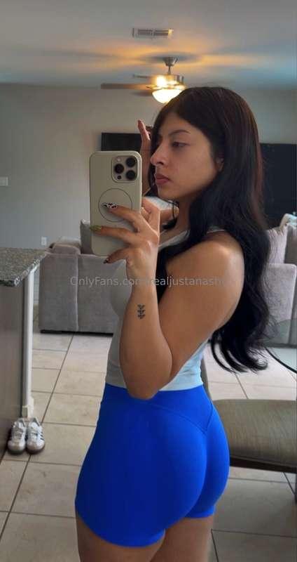 Do you think blue suits me ? 