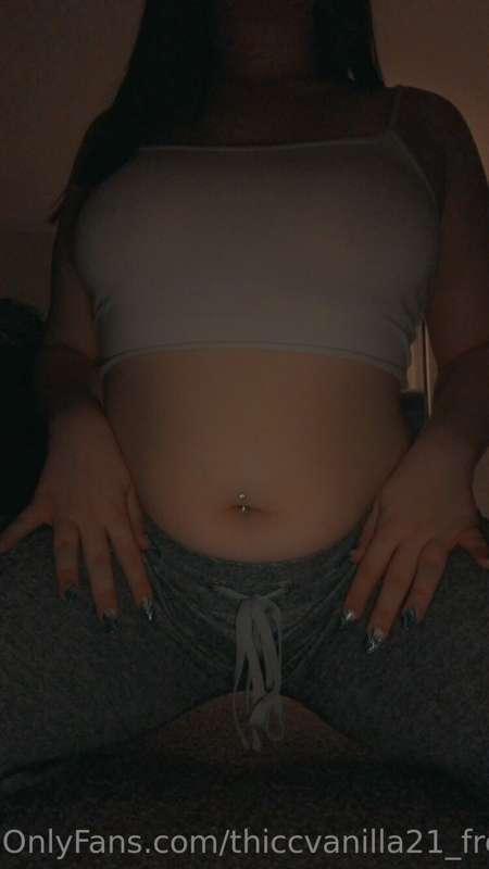 Ask me about fetishes and kinks. I also do custom content 😋💦..