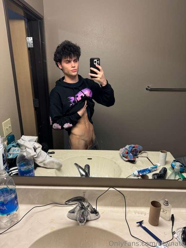 I let my guy friend suck my cock 👀 message meeee 😩