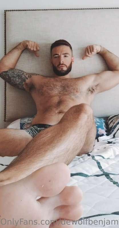 Do you like feet? 👣

https://onlyfans.com/dewolfbenjamin